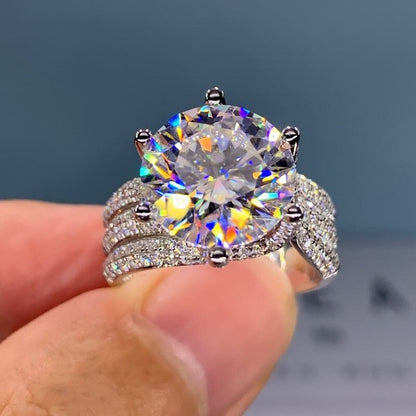 BRILLIANT ROUND CUTCZ ENGAGEMENT RING